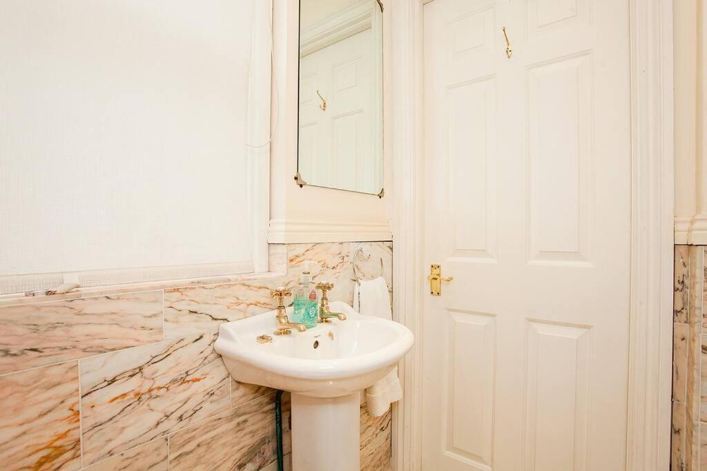 Bright 2 Bedroom Flat In Central Londra Exterior foto